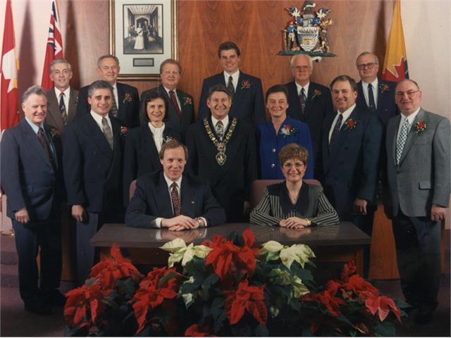 1998 TB Council The 1998 City Council standing and sitting for an official portrait with the mayor at the centre