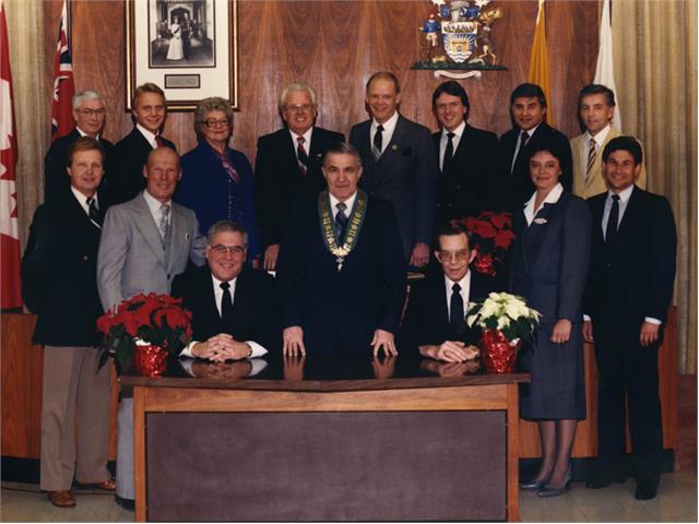 1986 TB Council The 1986 City Council of Thunder Bay stand and sit together in an official portrait with the mayor in the centre